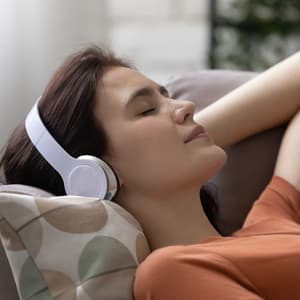 Blissful Reverie: A Dreamy White Noise Lullaby - Relating Noises