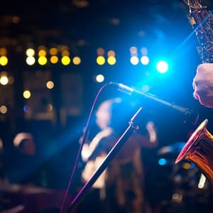 Jazz Serenity: Expressive Melodies for Midnight Calm - Coffee Lounge Jazz Band Chill Out