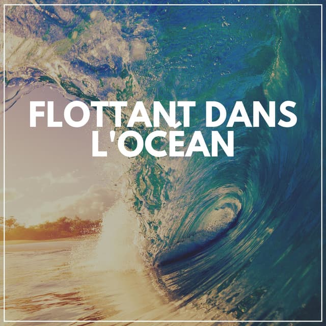 Flottant Dans L'océan - Vagues De L'Ocean